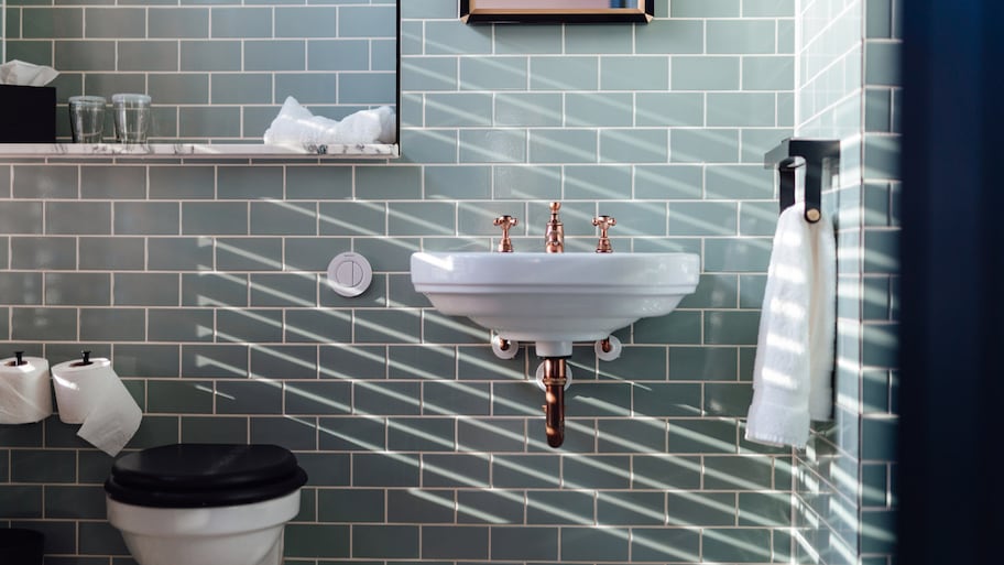 Sunlight coming through in a contemporary stylish bathroom