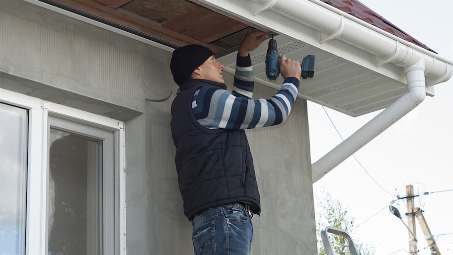 fascia and soffits being replaced on roof of house